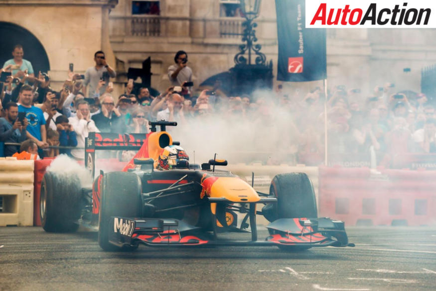 Daniel Ricciardo doing a burnout for the crowd - Photo: LAT