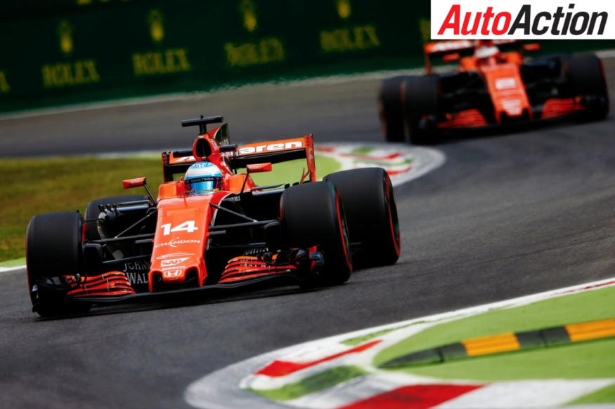 McLaren Honda drivers drafting each other to set times - Photo: LAT