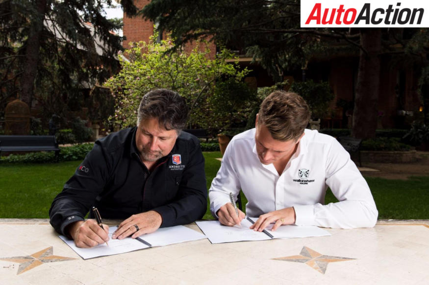 Michael Andretti and Ryan Walkinshaw signing the new deal to create Walkinshaw Andretti United - Photo: LAT