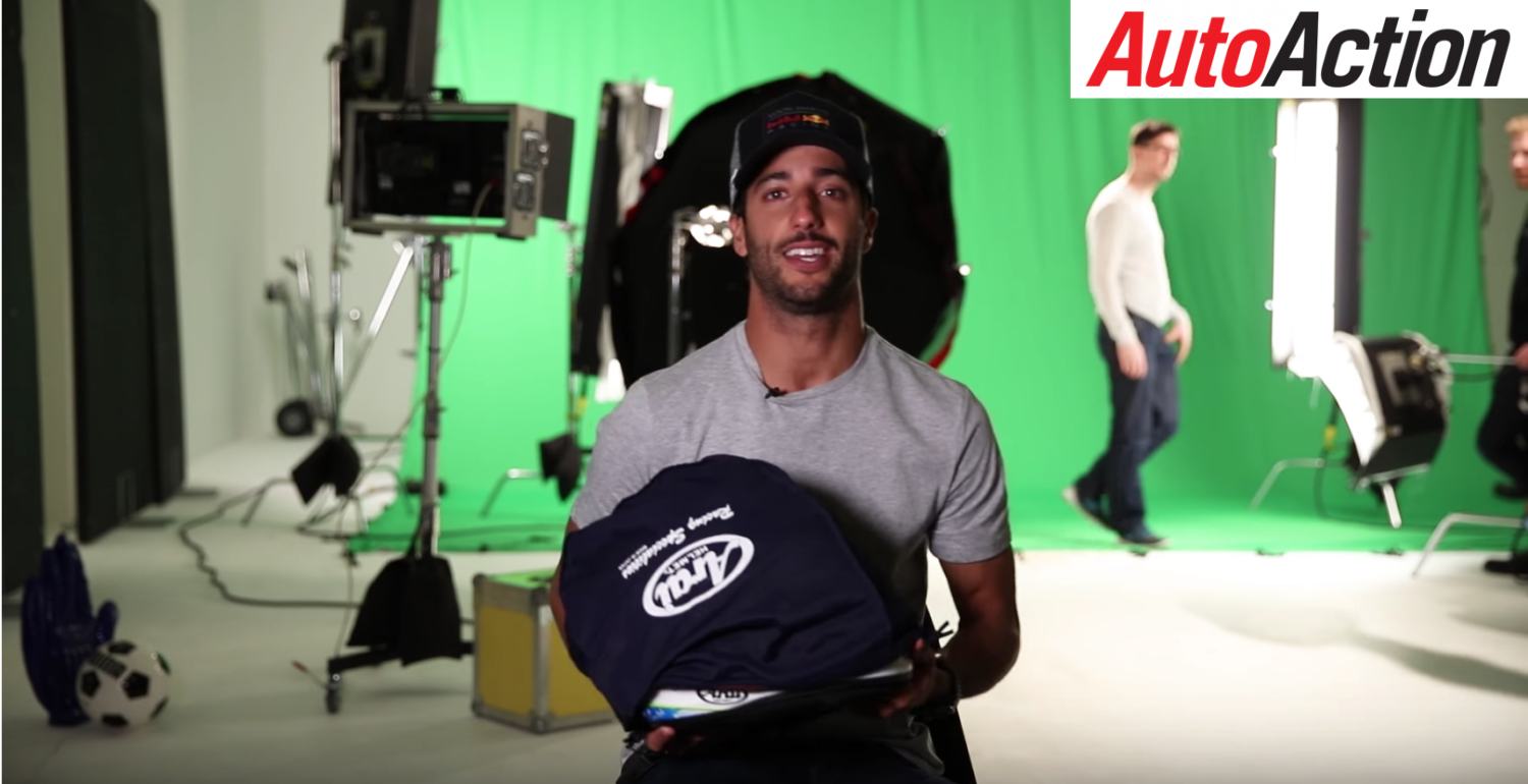 Daniel Ricciardo reveals his new helmet for 2018