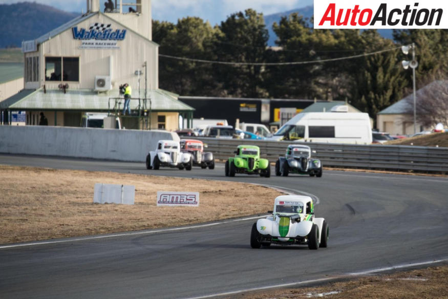 James Burge leading in the Legend Cars - Photo: InSyde Media 