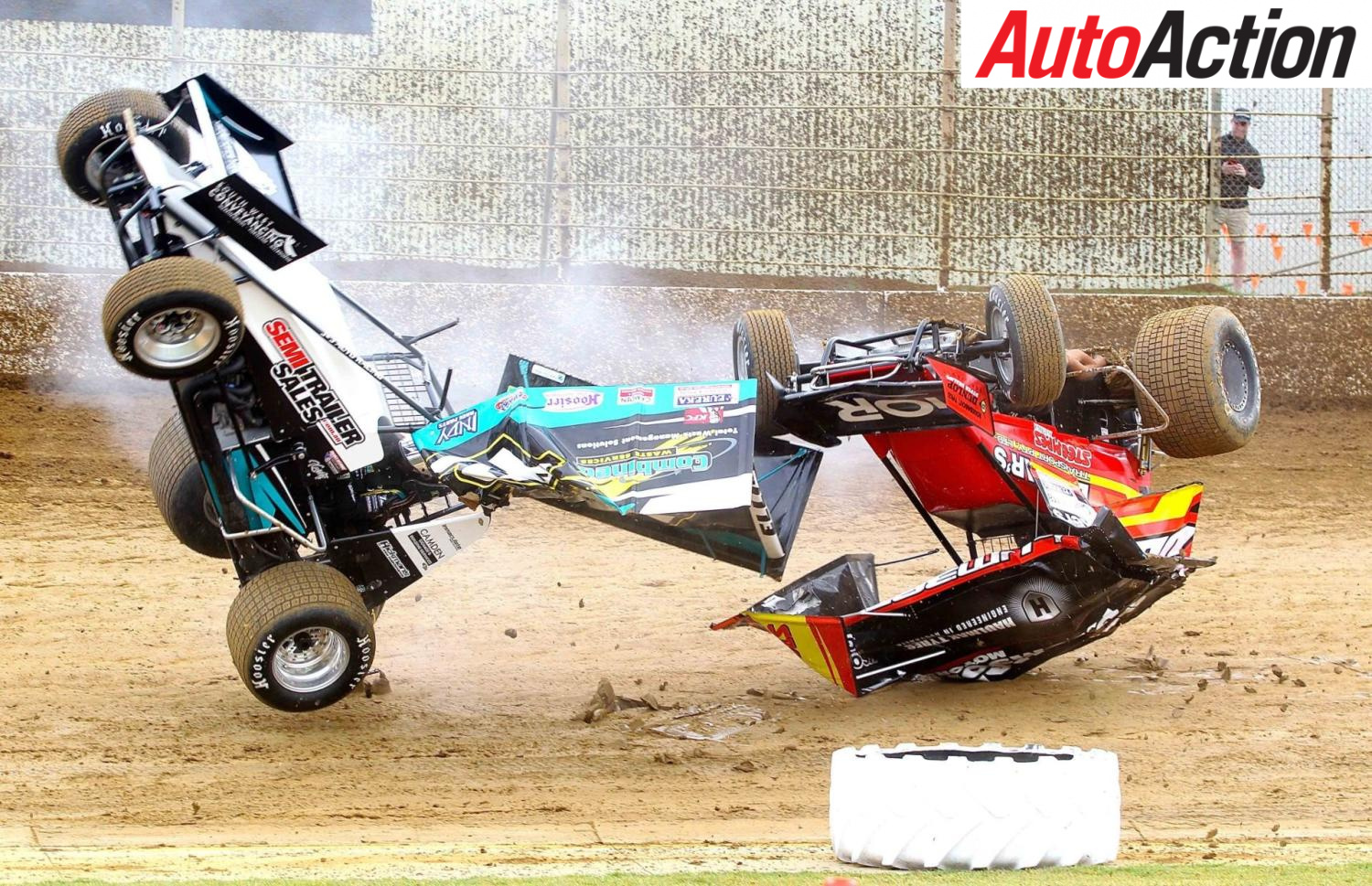 The 30-lap feature was littered with crashes - Photo: Geoff Rounds