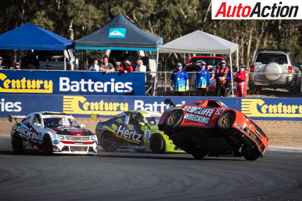 Action a plenty in the battle for the lead in Aussie Racing Cars - Photo: InSyde Medai