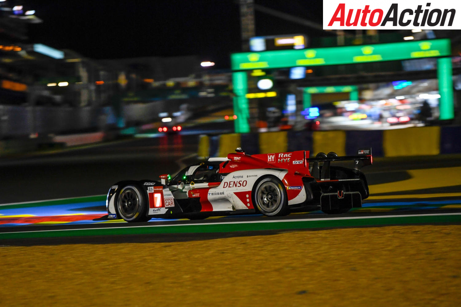 Toyota locks out Le Mans 24 Hour front row - Image: Motorsport Images