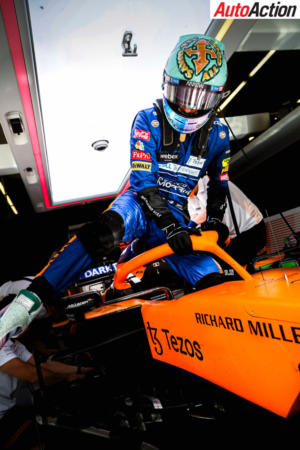 Daniel Ricciardo testing the new gloves at the Turkish Grand Prix - Image: Motorsport Images