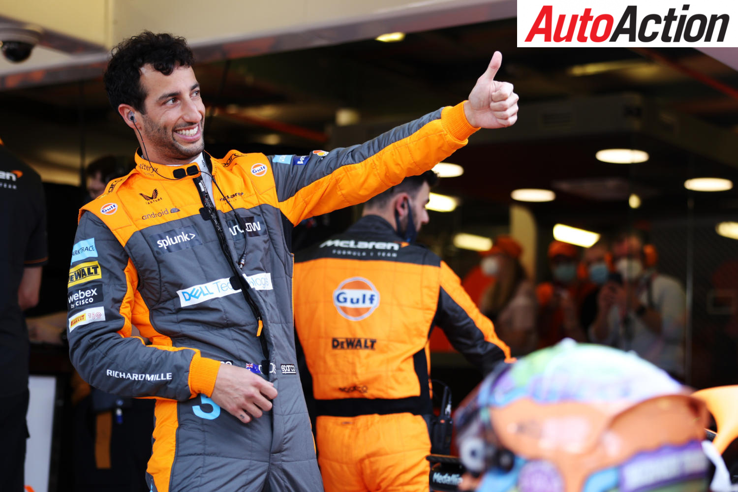 Daniel Ricciardo leaves Melbourne in good spirits - Image: Motorsport Images
