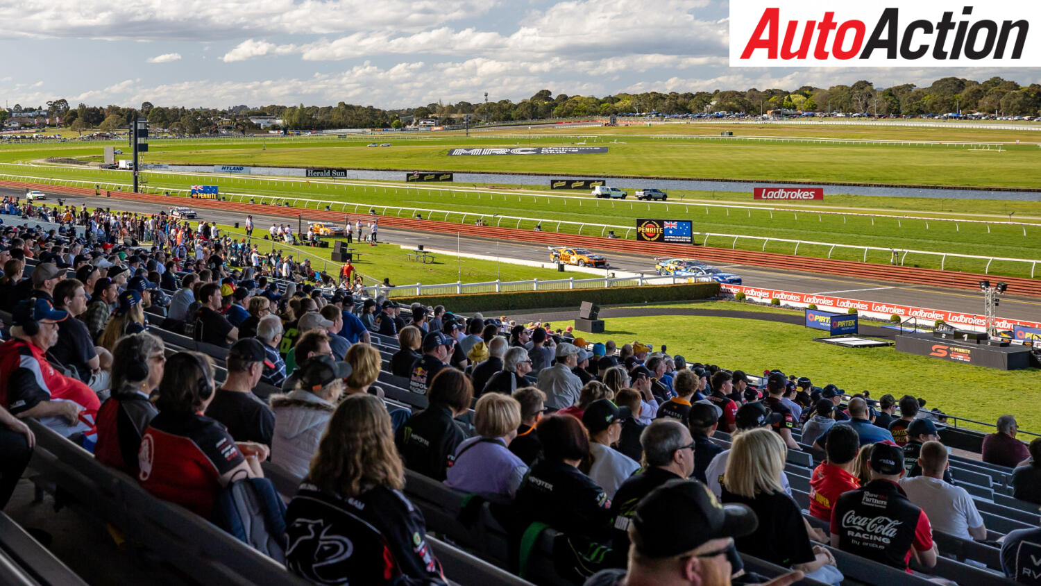 Improved Crowd for the Sandown 500