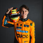 Piastri signs new Mclaren deal