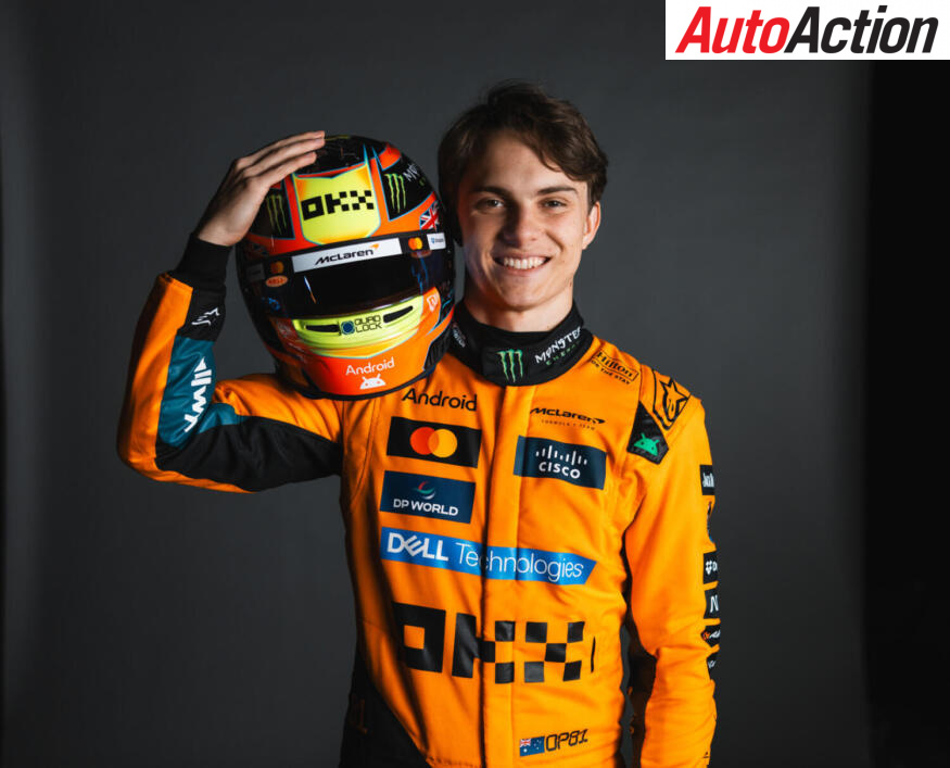 Piastri signs new Mclaren deal