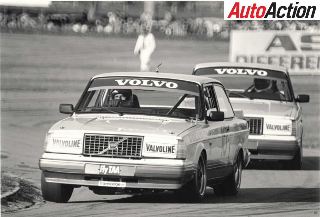 Robbie Francevic Volvo 240T leads John Bowe Volvo 240T-Volvo Dealer Team-Winton ATCC 1986