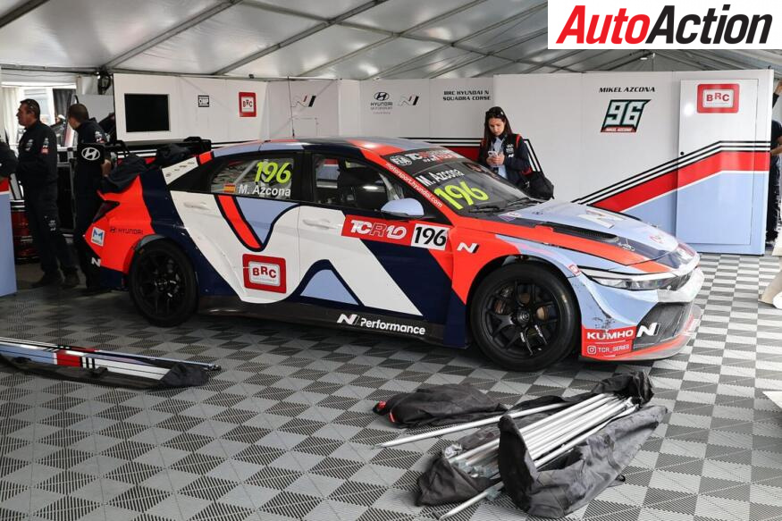 Azcona in TCR pits