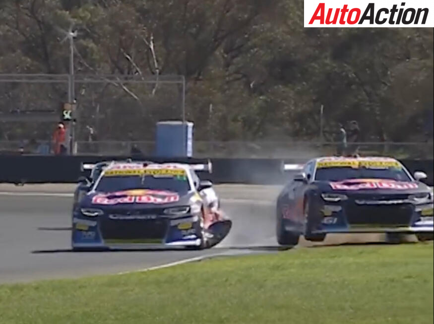 Scott Pye and Jamie Whincup crash at The Bend