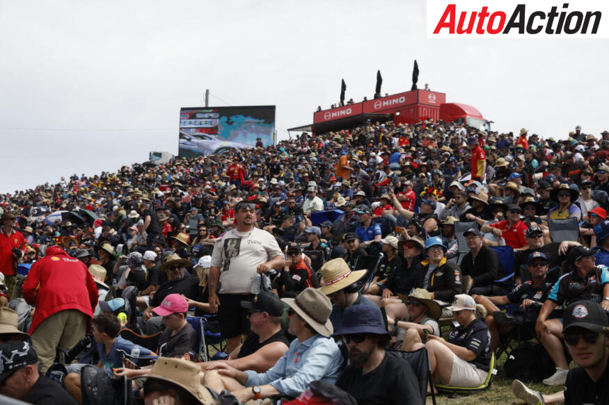 crowd at Hell Corner
