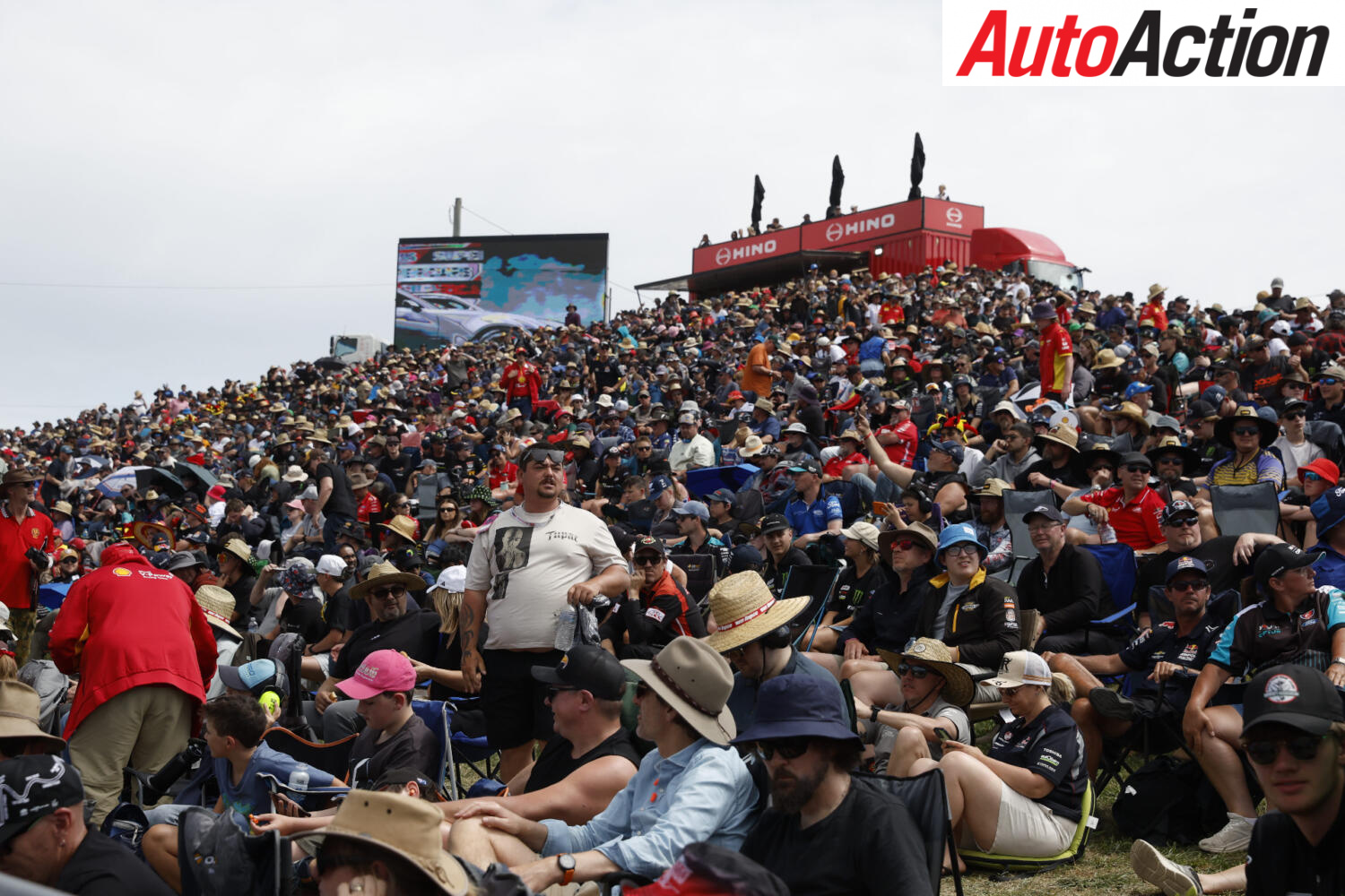 crowd at Hell Corner